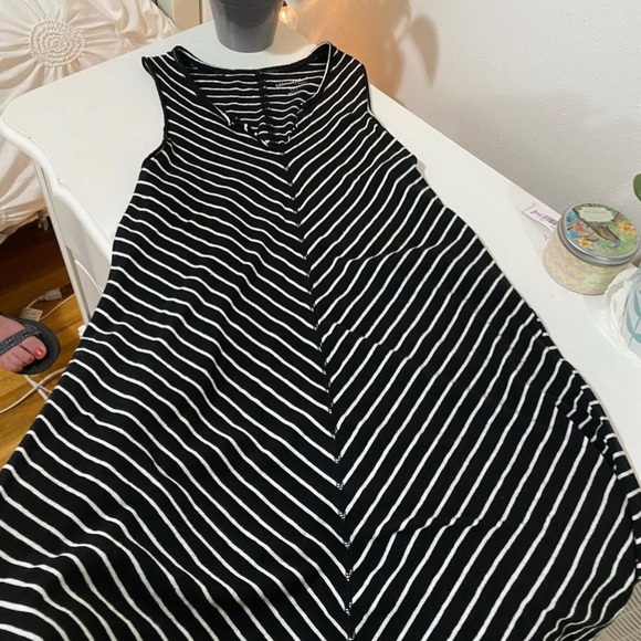striped flowy dress! - Picture 3 of 4